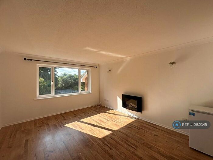 2 Bedroom Maisonette To Rent In Imber Way, Southampton, SO19