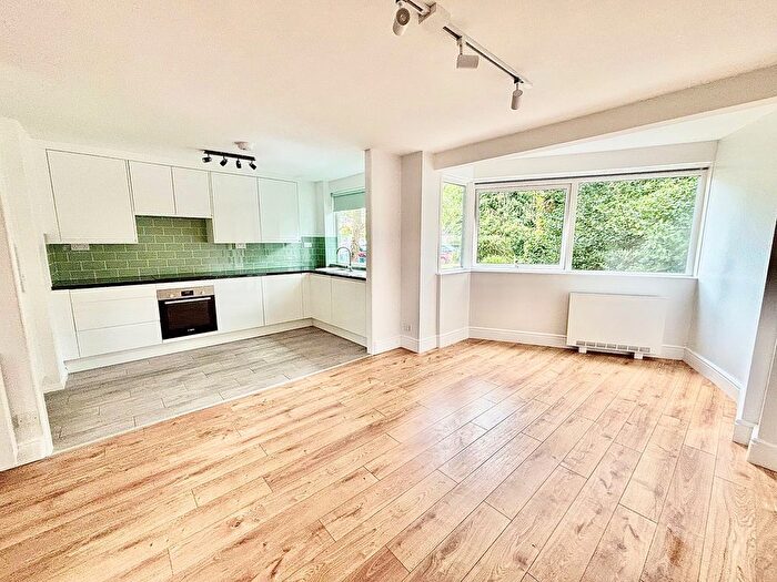 2 Bedroom Flat To Rent In Queenswood Gardens, London, E11