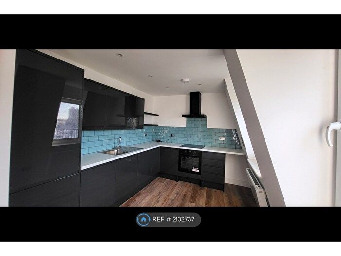 2 Bedroom Flat To Rent In Balham High Road, London, SW17