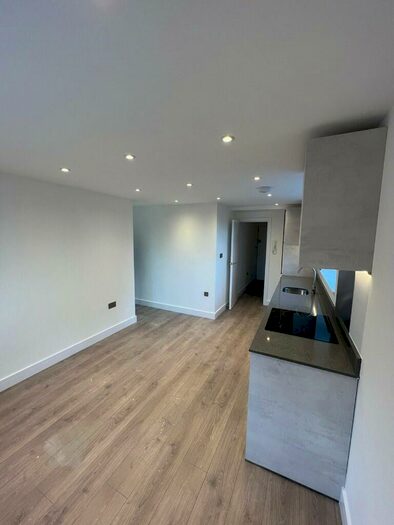 1 Bedroom Flat To Rent In Meadrow, Godalming, Surrey, GU7