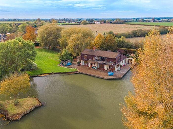 4 Bedroom Detached House For Sale In Marsh, Aylesbury, HP17