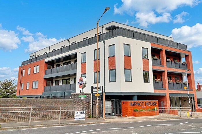 2 Bedroom Flat To Rent In High Road, Chigwell, IG7