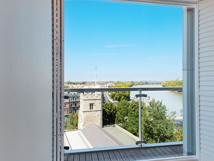 2 Bedroom Flat For Sale In Brewhouse Lane, London, SW15