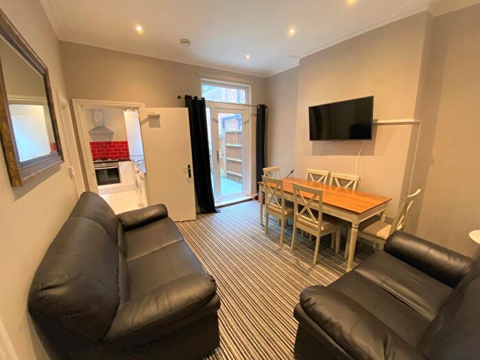 5 Bedroom Terraced House To Rent In Albert Road, Lenton, Nottingham, Nottinghamshire, NG7