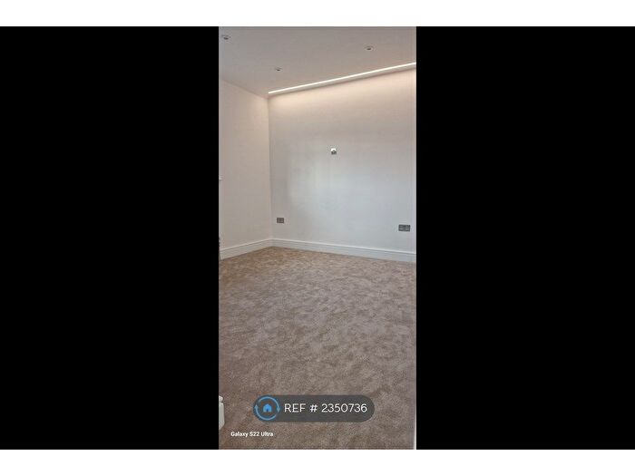 3 Bedroom End Of Terrace House To Rent In Mannock Drive, Loughton, IG10