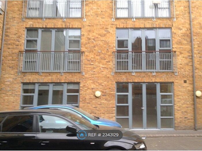 2 Bedroom Flat To Rent In Corben Mews, London, SW8