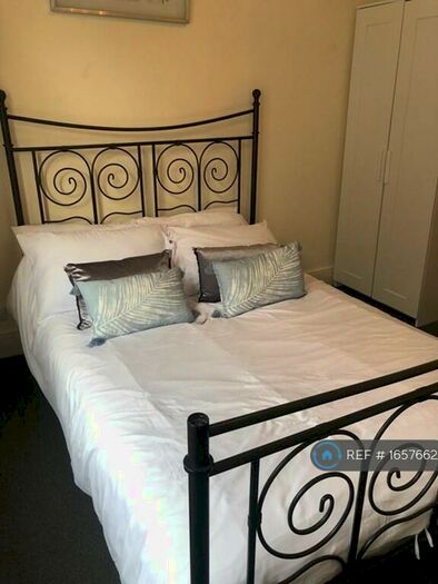 1 Bedroom Flat To Rent In Yew Tree Road, Slough, SL1