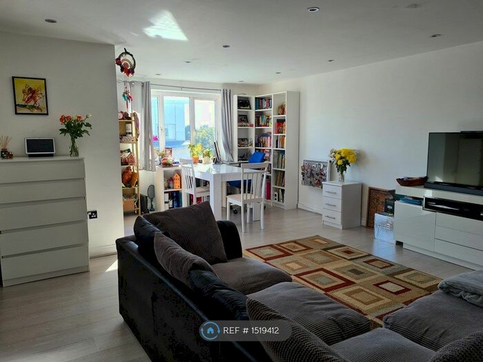 2 Bedroom Flat To Rent In Primrose Place, Isleworth, TW7