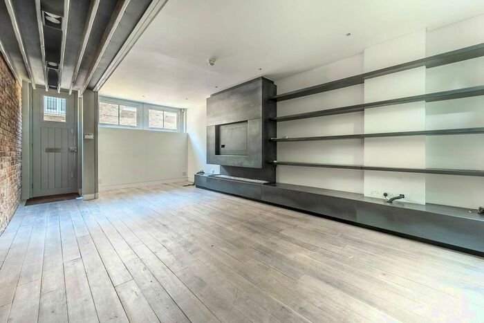 4 Bedroom Flat To Rent In Ennismore Mews, South Kensington, London, SW7