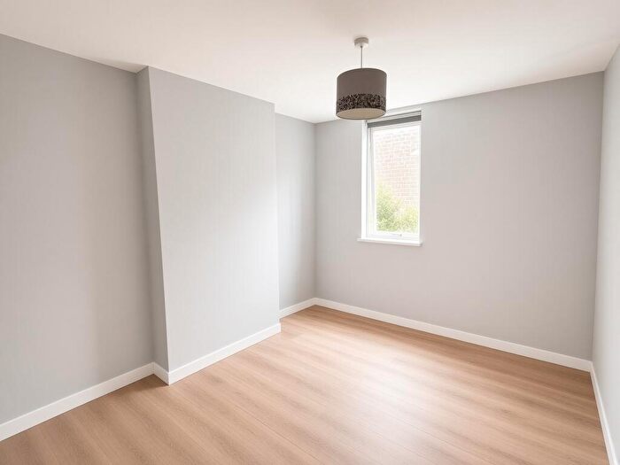 2 Bedroom Apartment To Rent In Palmerston Cresent, Palmers Green, N13
