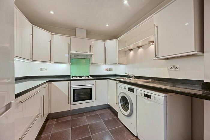 2 Bedroom Flat To Rent In Sinclair Road, London, W14