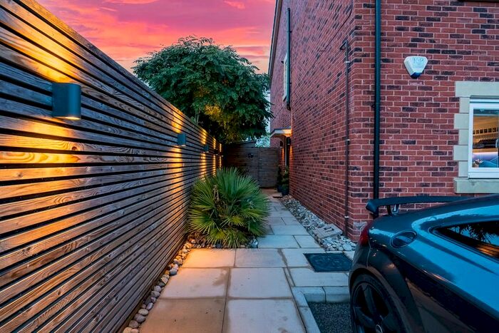 2 Bedroom Flat For Sale In Shakerley Close, Oakmere, Northwich, CW8