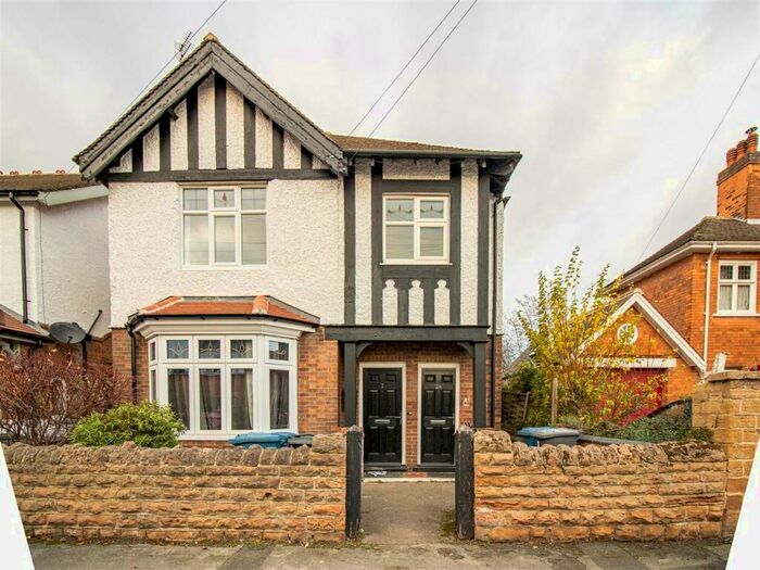 2 Bedroom Flat To Rent In Sandringham Avenue, West Bridgford, Nottingham, Nottinghamshire, NG2