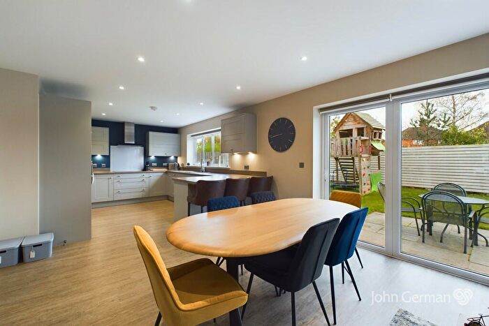 5 Bedroom Detached House For Sale In Knightswood Close, Rosliston, DE12