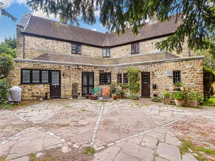 2 Bedroom Flat For Sale In Warren Road, Crowborough, East Sussex, TN6