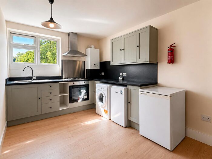 1 Bedroom Flat To Rent In Bethnal Green Road, London, E2