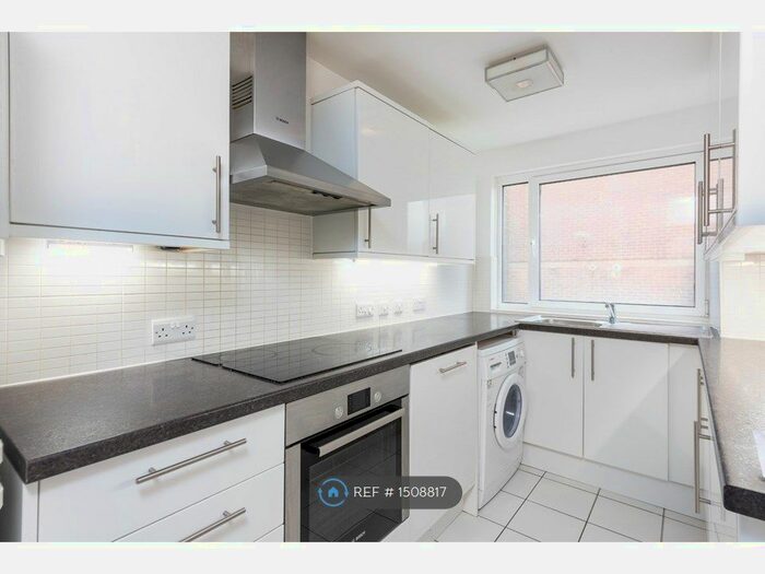 3 Bedroom Flat To Rent In Eaton Manor, Hove, BN3