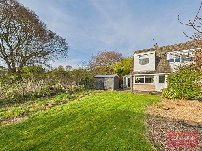 3 Bedroom Semi-Detached House For Sale In Roxby Gardens, Scarborough, YO12