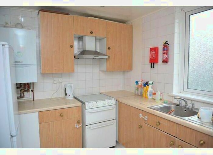 5 Bedroom Flat To Rent In Minchin House, Dod Street, Mile End, London, E14