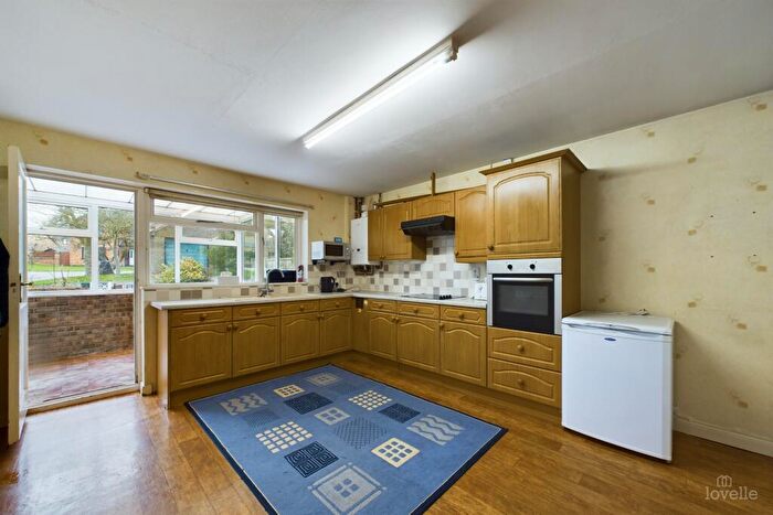 2 Bedroom Detached Bungalow For Sale In Barton Lane, Barrow-upon-Humber, North Lincolnshire, DN19