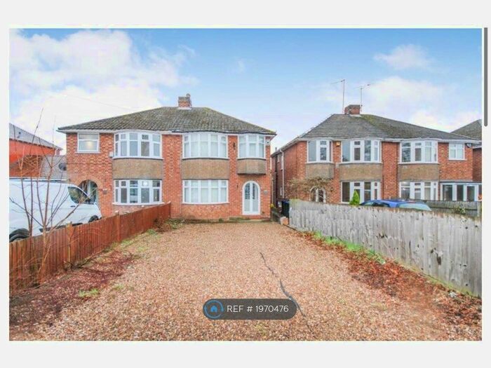 3 Bedroom Semi-Detached House To Rent In Bants Lane, Northampton Duston, NN5