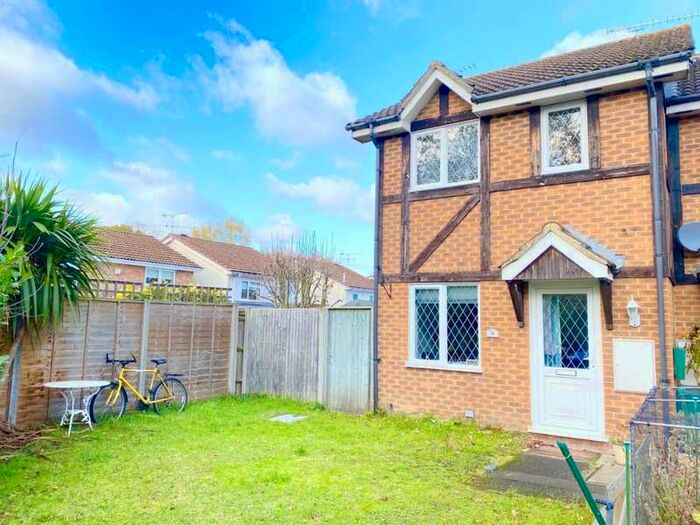 2 Bedroom House To Rent In The Orchard Lightwater, GU18