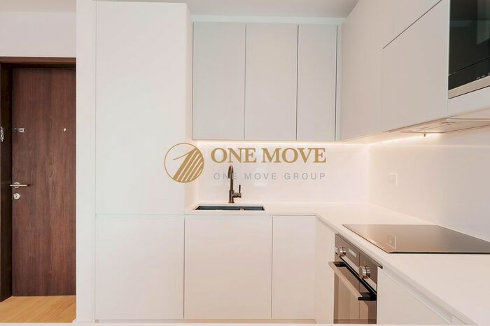 2 Bedroom Flat To Rent In Capital Interchange Way, Hive House, TW8