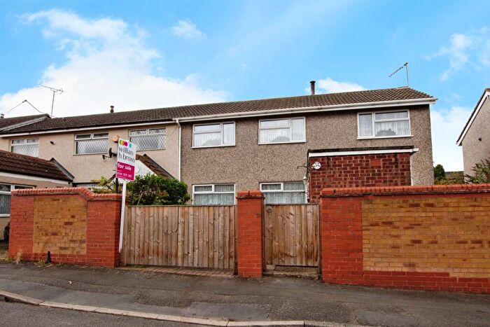3 Bedroom End Of Terrace House For Sale In Hoefield Crescent, Nottingham, NG6