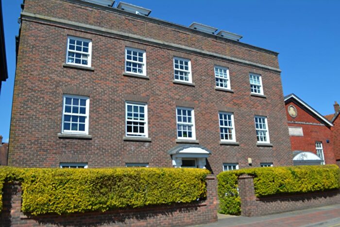 2 Bedroom Flat For Sale In Bank Street, Tonbridge, TN9