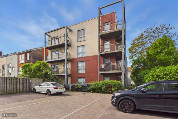 1 Bedroom Apartment For Sale In Hyde Grove, Dartford, Kent, DA1
