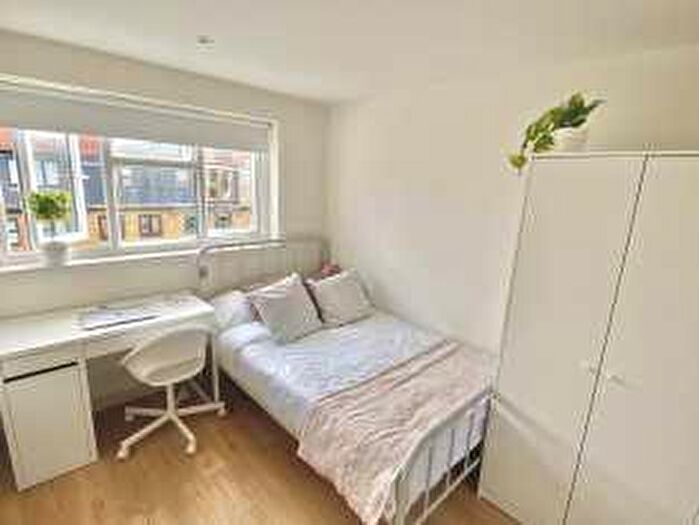 1 Bedroom Flat To Rent In Buxton Street, E1