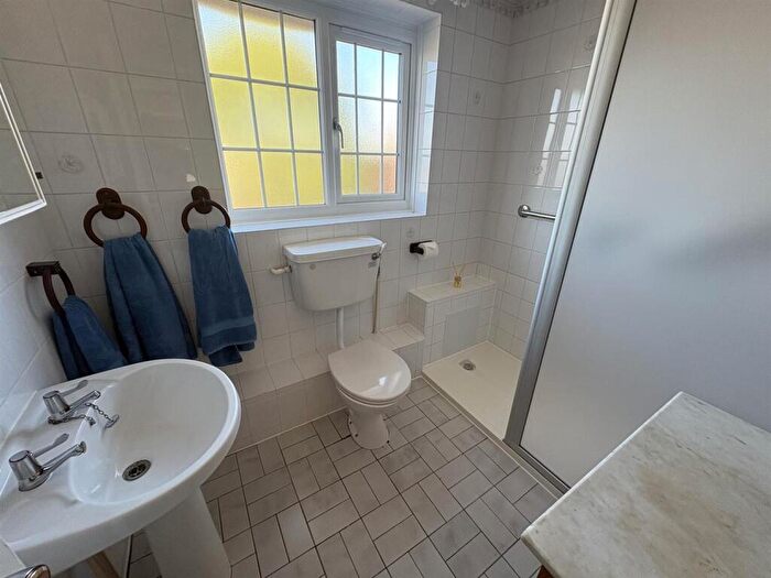 3 Bedroom House For Sale In Larchmore Close, Swindon, SN25