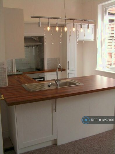 1 Bedroom Flat To Rent In High Street, Sittingbourne Kent, ME10