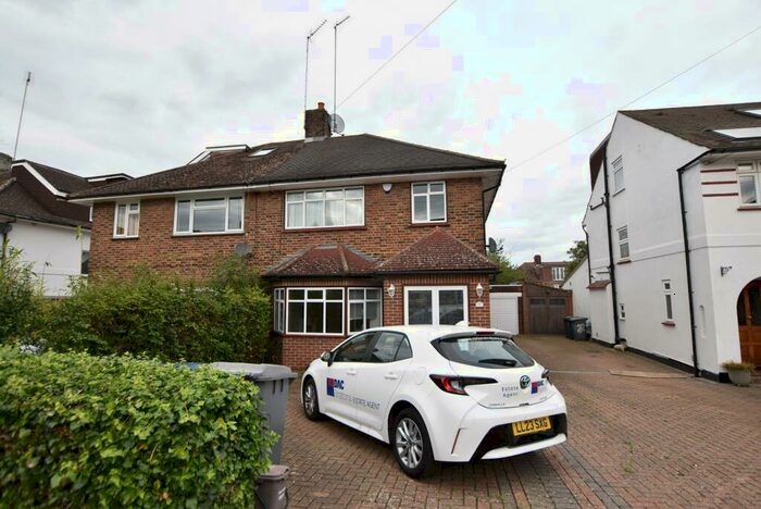 4 Bedroom Semi-Detached House To Rent In Pyecombe Corner, Woodside Park, London, N12