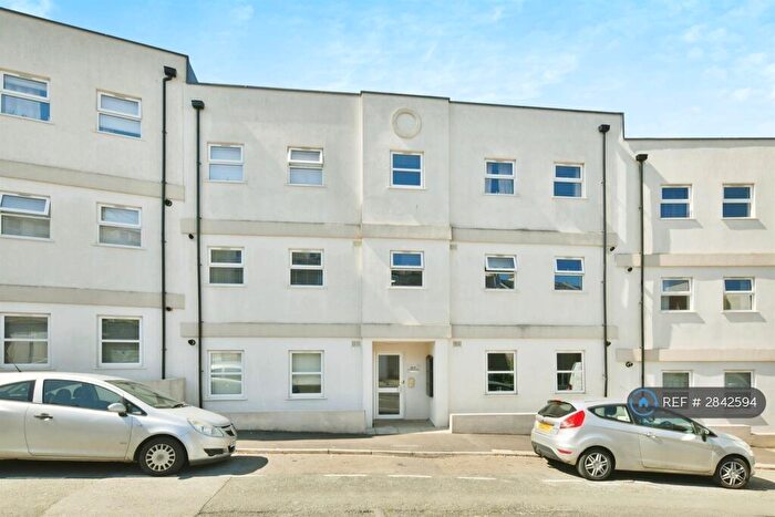 2 Bedroom Flat To Rent In Arundel Crescent, Plymouth, PL1