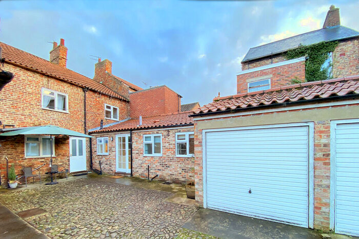 2 Bedroom Cottage To Rent In King Street, Ripon, HG4