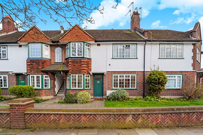 2 Bedroom Maisonette For Sale In Windmill Road, London, W5