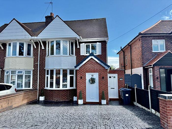 3 Bedroom Semi-Detached House For Sale In Woodacre Road, Birmingham, B24