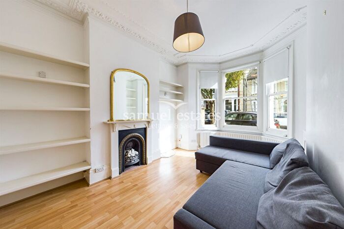 1 Bedroom Maisonette To Rent In Honeywell Road, Battersea, SW11