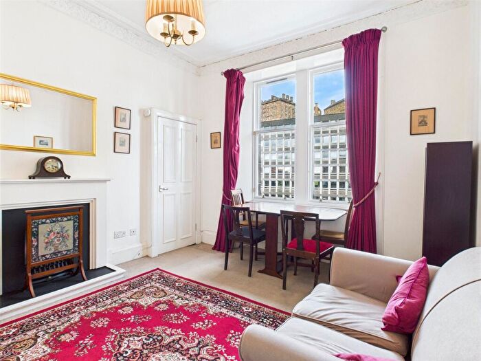 2 Bedroom Apartment To Rent In Lady Lawson Street, Grassmarket, Edinburgh, EH3