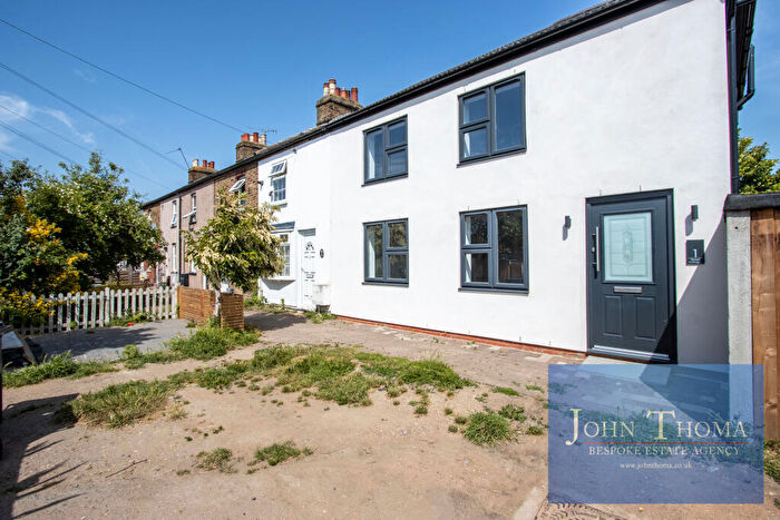 4 Bedroom House For Sale In Tomswood Hill, Ilford, IG6