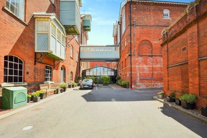 2 Bedroom Flat To Rent In Court Street, Faversham, Kent, ME13