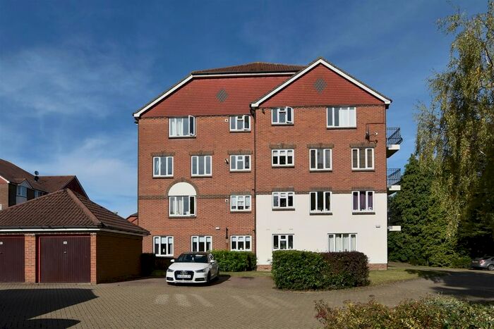 2 Bedroom Flat To Rent In St. Annes Rise, Redhill, RH1