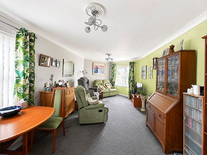 2 Bedroom Flat For Sale In West Lane, Sittingbourne, ME10
