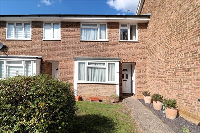 3 Bedroom Terraced House For Sale In Oakfield, Woking, Surrey, GU21