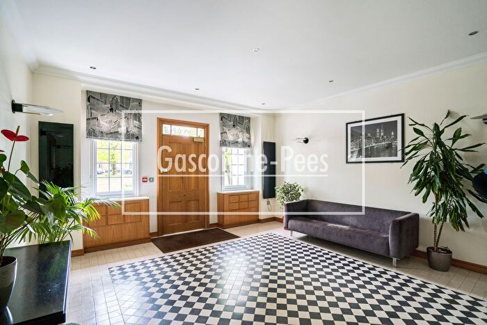 1 Bedroom Flat To Rent In Waynflete House, Esher, KT10