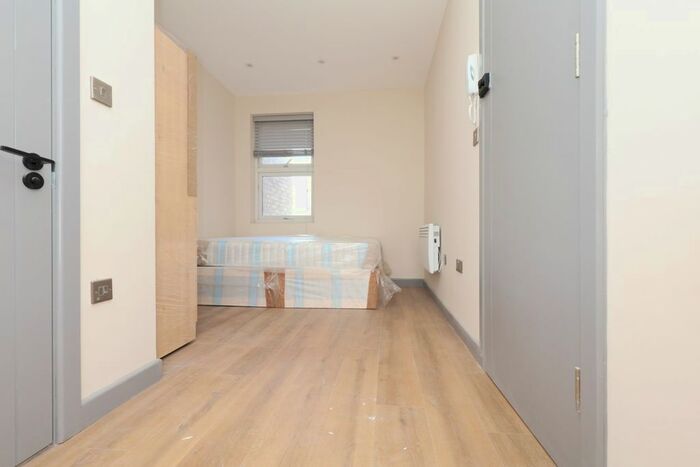 Studio To Rent In Graham Road, Harrow, HA3