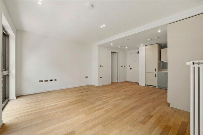 1 Bedroom Flat To Rent In Bradshaw Yard, Brentford, TW8