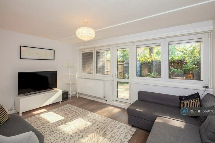 3 Bedroom Maisonette To Rent In Henfield Close, London, N19