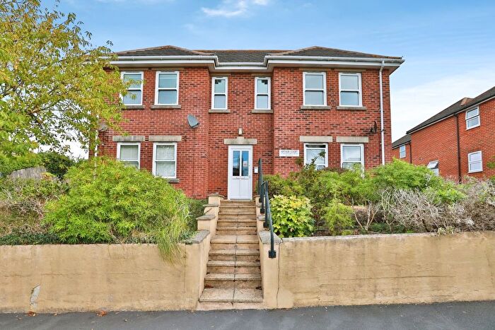 2 Bedroom Flat For Sale In Fitzmaurice Road, Christchurch, Dorset, BH23